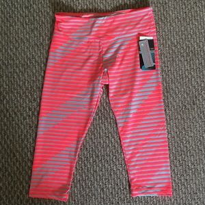💜 3/$16! NWT Bright Capri Length Yoga Pants